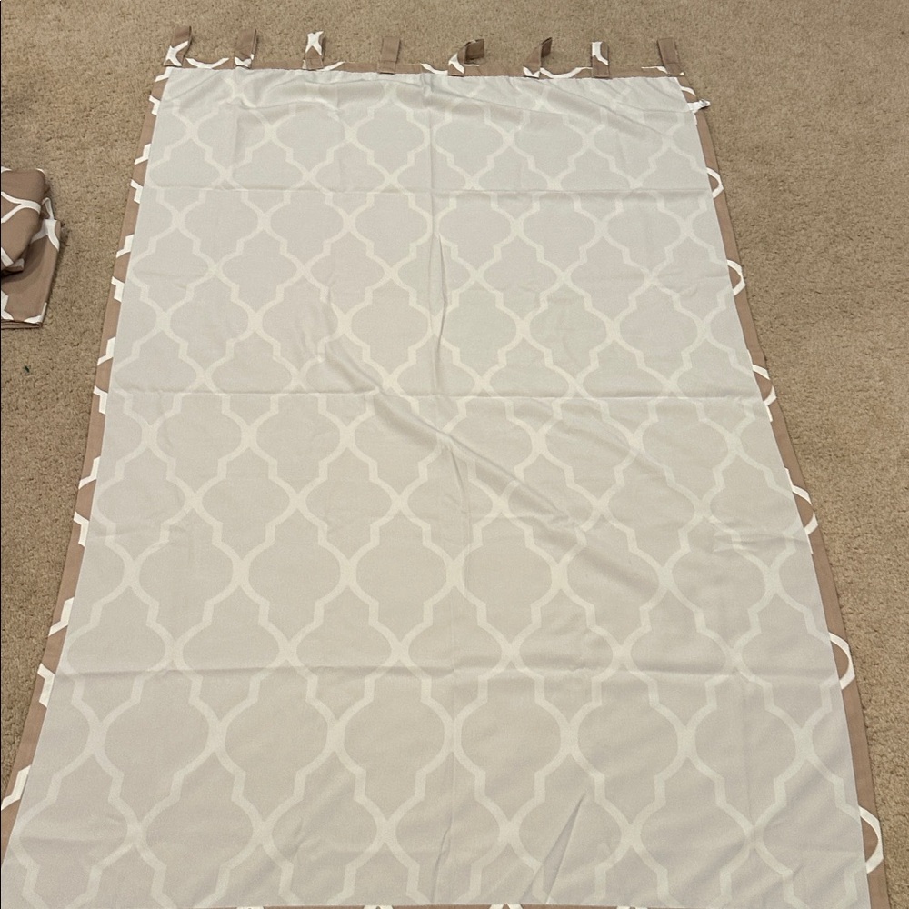 Geometric Patterned Curtain - Picture 2 of 6